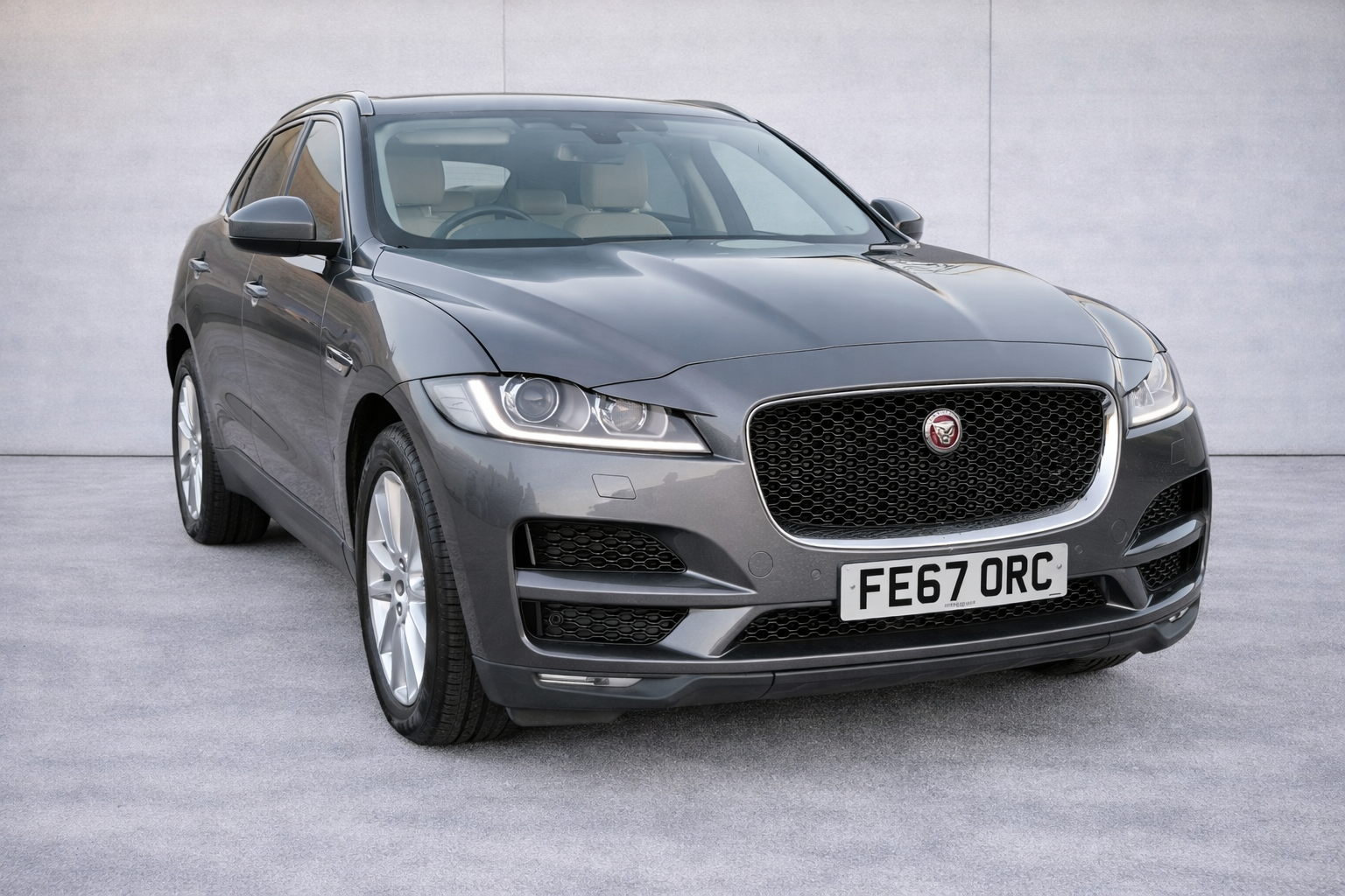 Jaguar F PACE
